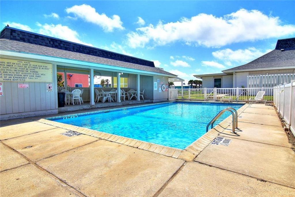 Ec203 Newly Remodeled, One Bedroom, Second Floor Condo, Shared Pool, Grills And Boardwalk Port Aransas Eksteriør bilde