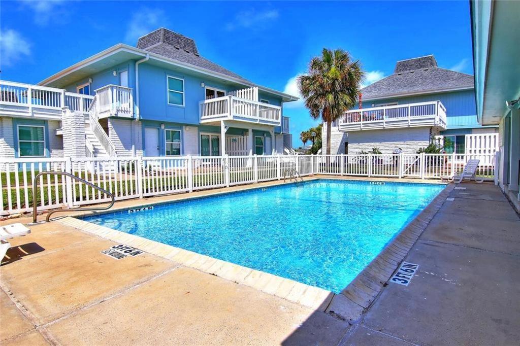 Ec203 Newly Remodeled, One Bedroom, Second Floor Condo, Shared Pool, Grills And Boardwalk Port Aransas Eksteriør bilde